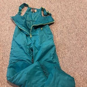 Girls snow bibs ❄️